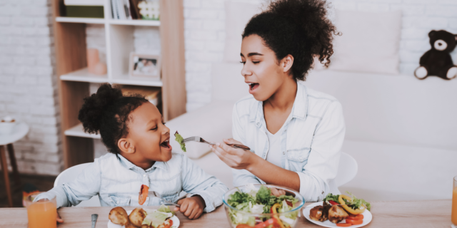Discover easy ways for busy stay-at-home moms to follow a keto diet. Read this post to learn about meal planning, time-saving tips, and more.